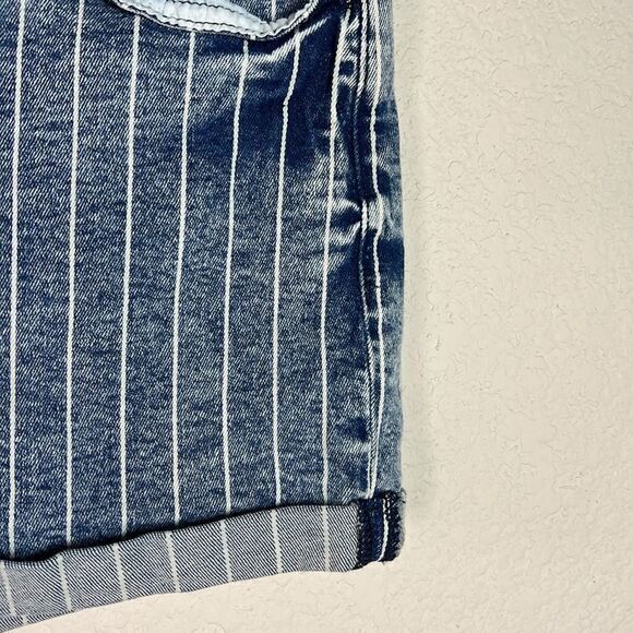 SO Blue Striped Cuffed Hem High Rise Shortie Jeans Shorts Women's‎ Size 13/31 - Picture 2 of 6
